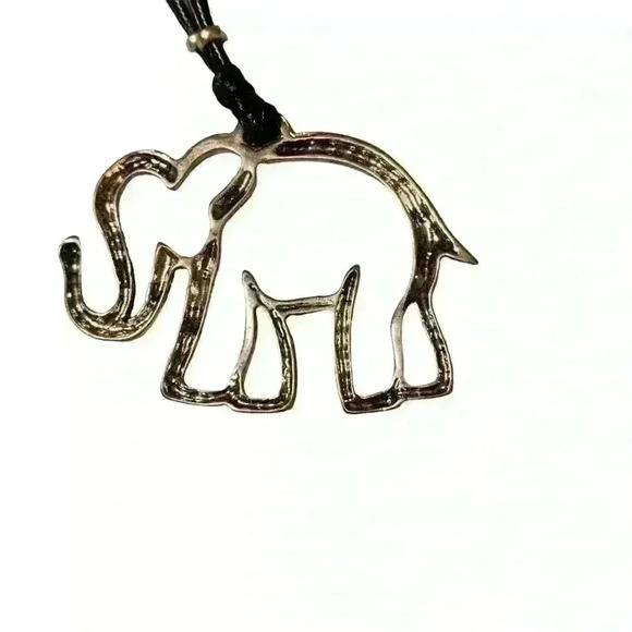 Elephant Necklace & Earring Set. Black & silver colored necklace. - Picture 4 of 5